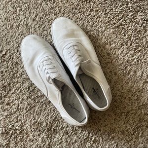 🔴 universal thread tennis shoes